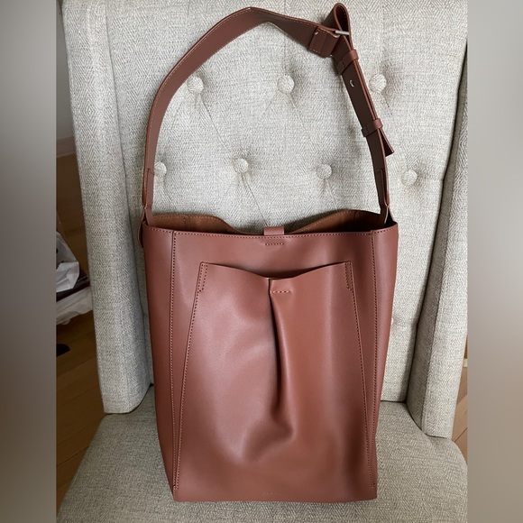 Everlane Studio Bag in Rich Cognac Leather. Made in Italy. - Picture 2 of 16